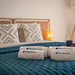 Charming Flat With Balcony - By Hostwise Апартаменты