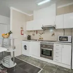 Charming Flat With Balcony - By Hostwise Апартаменты Портиман