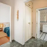Charming Flat With Balcony - By Hostwise Апартаменты