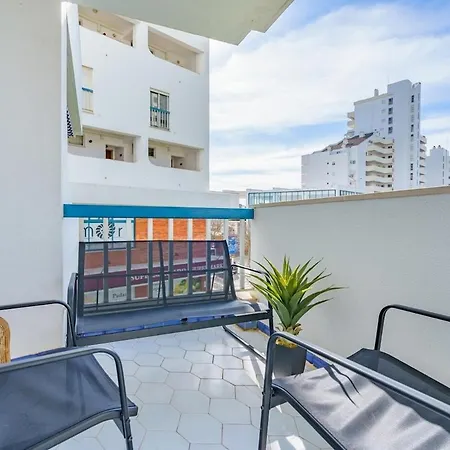 Charming Flat With Balcony - By Hostwise Апартаменты