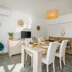 Charming Flat With Balcony - By Hostwise * 波尔蒂芒