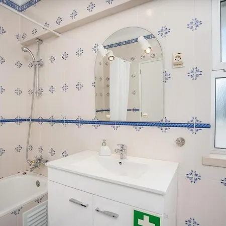 公寓 Charming Flat With Balcony - By Hostwise 波尔蒂芒