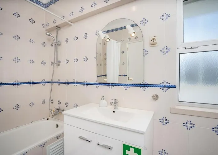 아파트 Charming Flat With Balcony - By Hostwise 포티마오