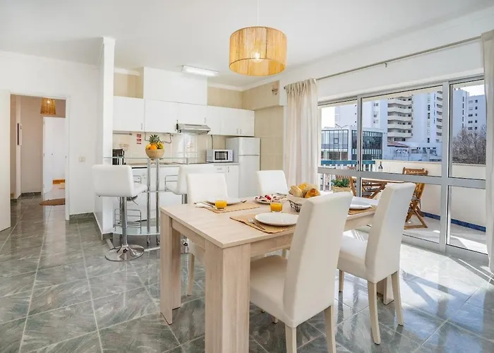 아파트 Charming Flat With Balcony - By Hostwise