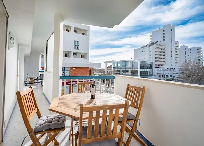 Charming Flat With Balcony - By Hostwise 아파트 *