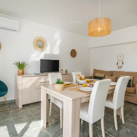 Charming Flat With Balcony - By Hostwise * ポルティマン