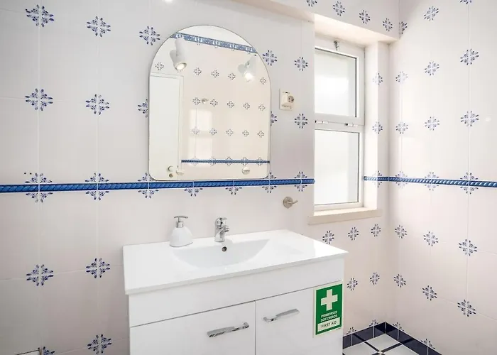 Charming Flat With Balcony - By Hostwise Apartamento Portimão